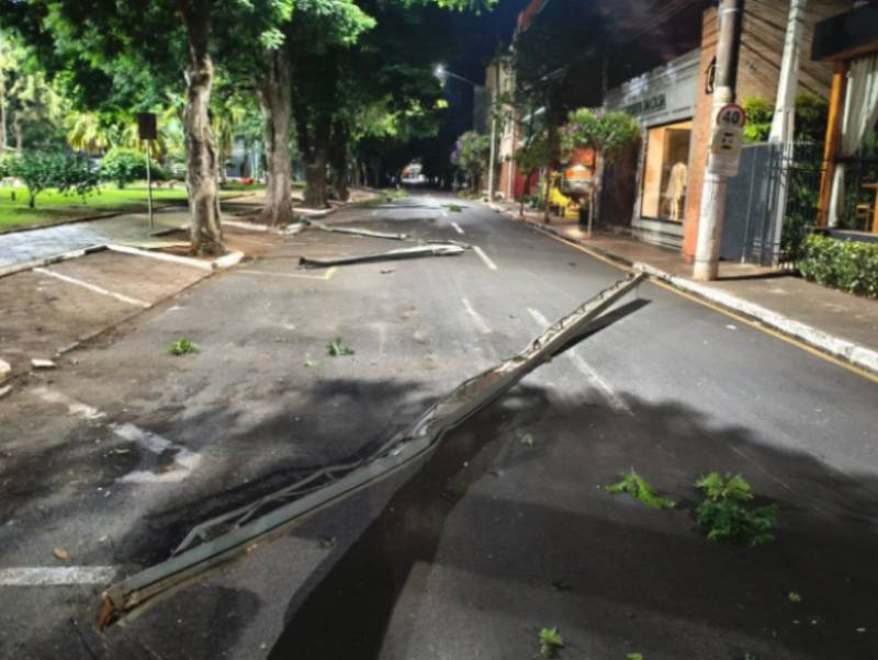 Caminhoneiro embriagado é detido após derrubar portão e tendas montadas para missa em Ourinhos