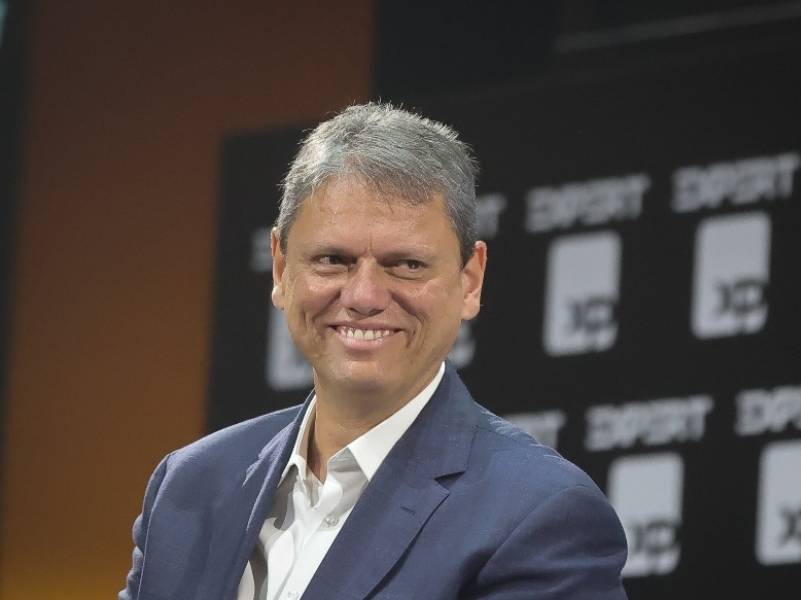 Tarcísio de Freitas é reeleito governador de SP no 1º turno
