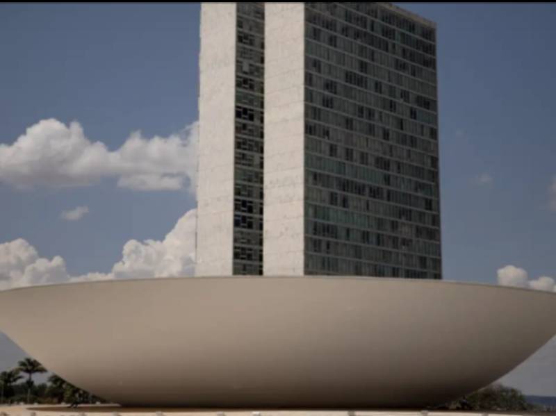 Câmara aprova projeto que destina multas de trânsito para custear CNH