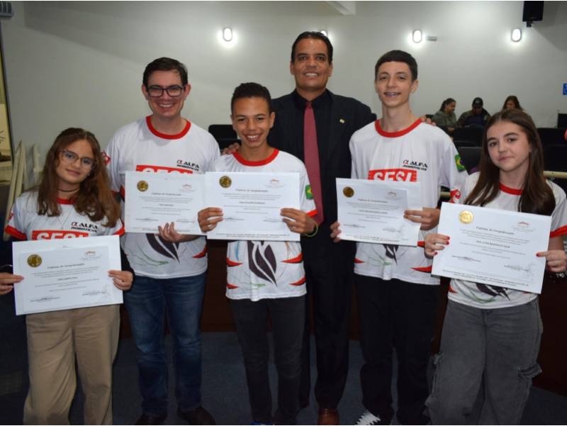 Câmara parabeniza alunos da escola SESI pela conquista de prêmio na Olimpíada Brasileira de Robótica