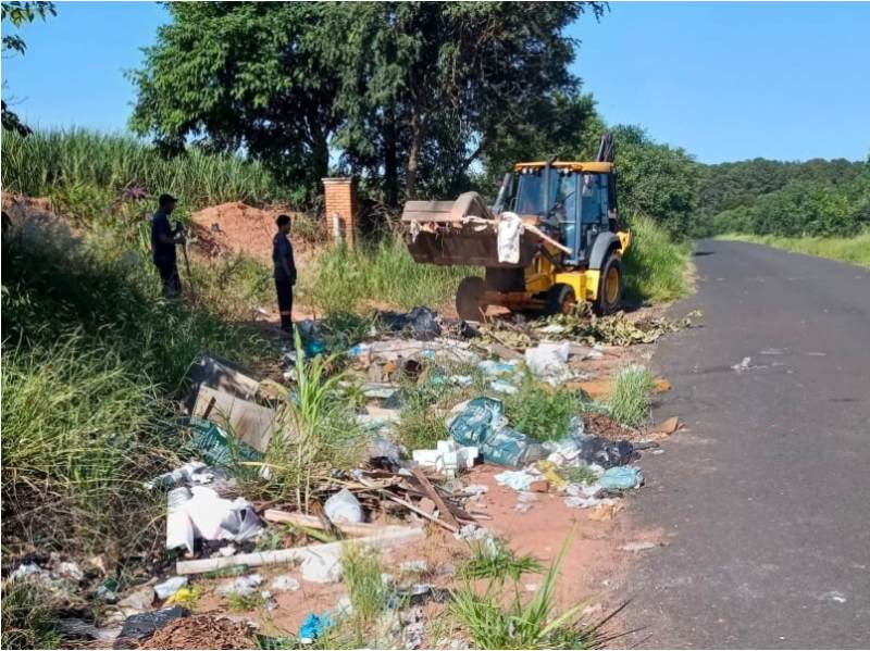 Descarte irregular volta a atingir as imediações do Balneário e mobiliza equipes da Prefeitura