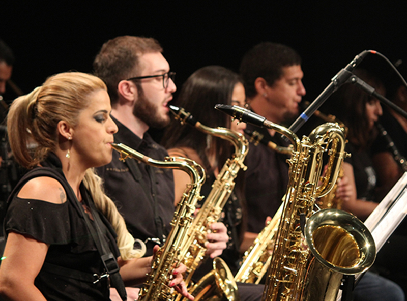 Departamento de Turismo e Cultura promove noite musical Lyra e Elas em homenagem ao Dia das Mães