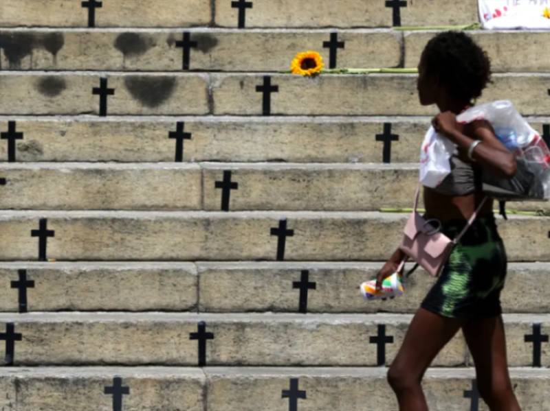Casos de feminicídio por arma de fogo aumentam em 2025 no país
