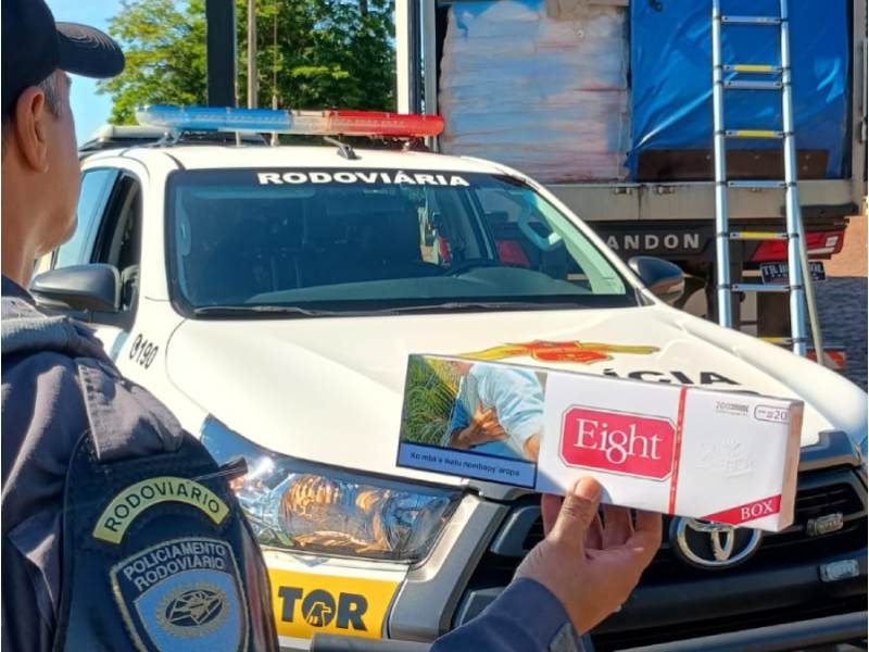Polícia prende contrabandista com 250 mil maços de cigarros em Salto Grande