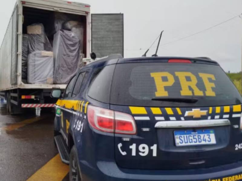 PRF apreende 450 caixas de cigarros contrabandeados na BR-153 em Ourinhos