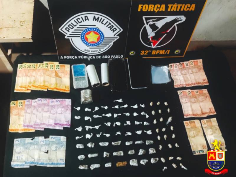 Força Tática prende três pessoas por tráfico de drogas na Vila Progresso, em Assis