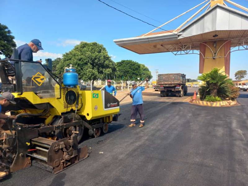 Prefeitura realiza o recapeamento da entrada da cidade pela Av. Siqueira Campos