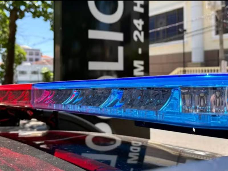 Homem é alvejado dentro de carro que trafegava por avenida no interior de SP