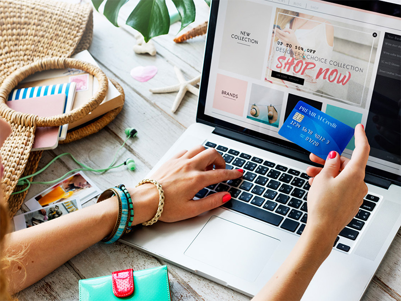 Pesquisa mostra aumento de compras online pelas mulheres na pandemia