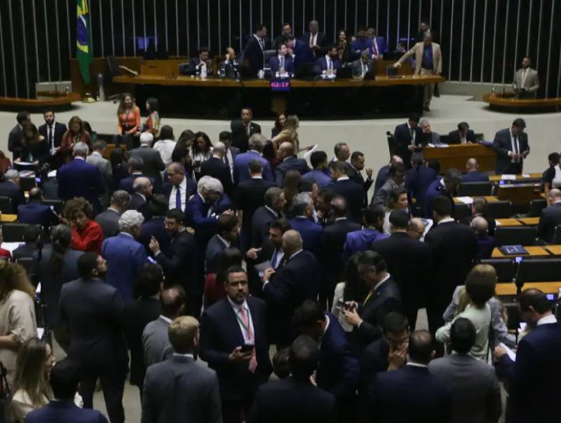 Câmara aprova isenção do IR para quem ganha até R$ 5 mil