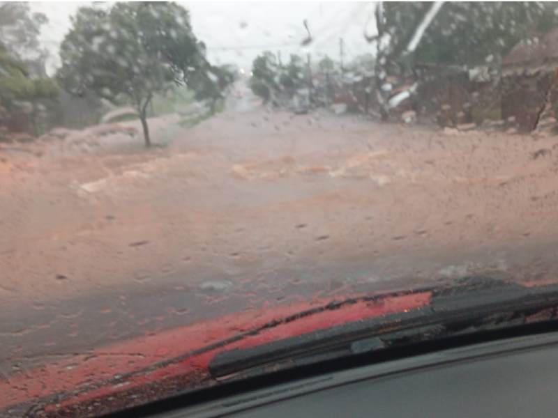 Chuva arrasta viatura da Polícia e idoso morre após desaparecer em enxurrada em Martinópolis