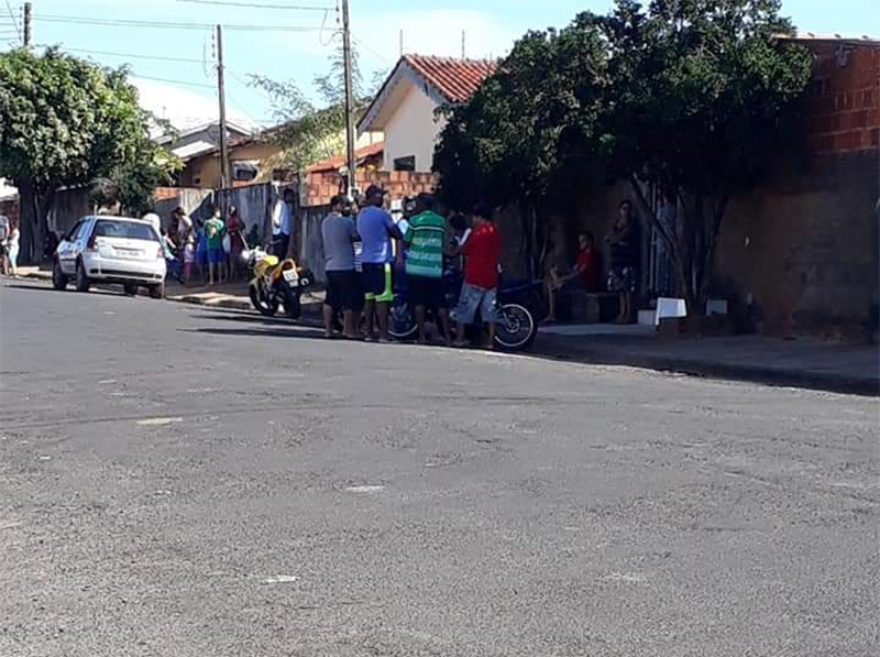 Homem é encontrado morto no quintal de uma casa em Quatá