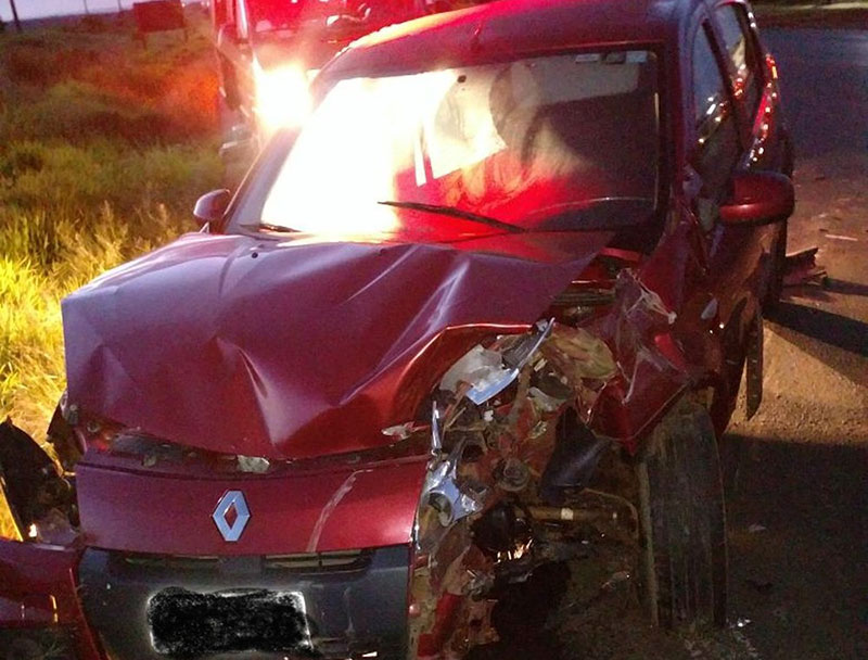 Motorista fica ferido após bater em caminhão na rodovia SP-294 em Paraguaçu Paulista
