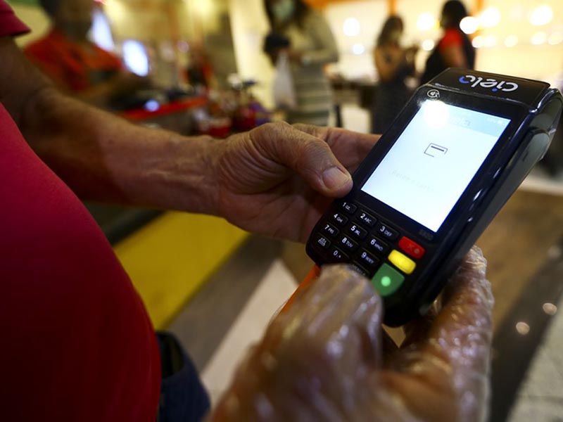 Banco Central deixa de regular cartões de auxílio-alimentação em março