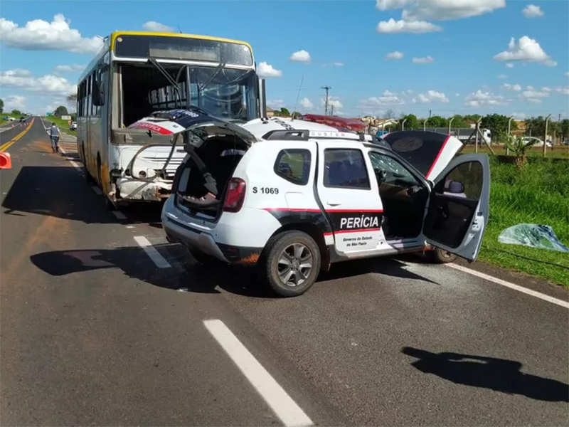 Policial morre em batida entre viatura e ônibus em Martinópolis