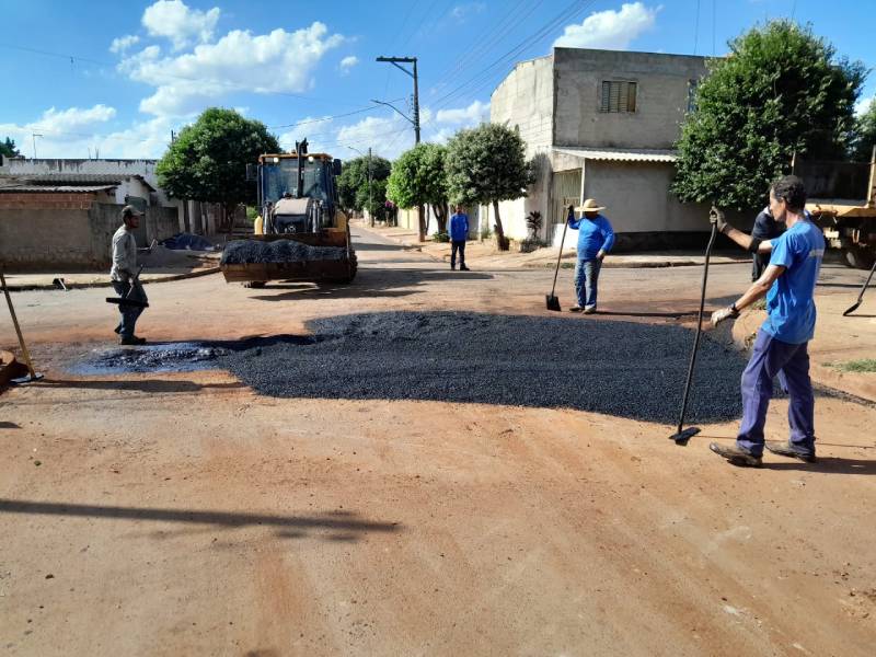 Departamento de Obras segue realizando Operação tapa buracos pelos bairros de Paraguaçu