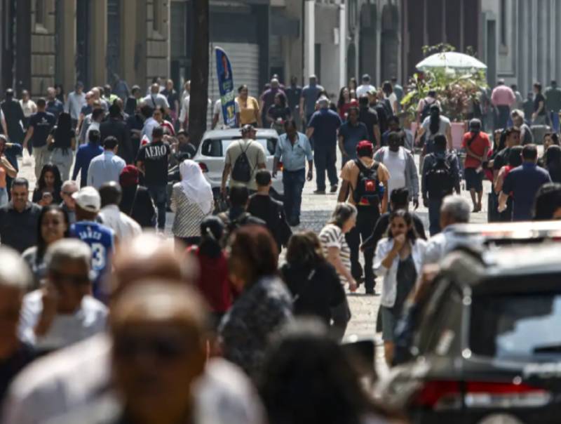 Mais de 6,5 milhões de famílias deixaram linha da pobreza em 2 anos