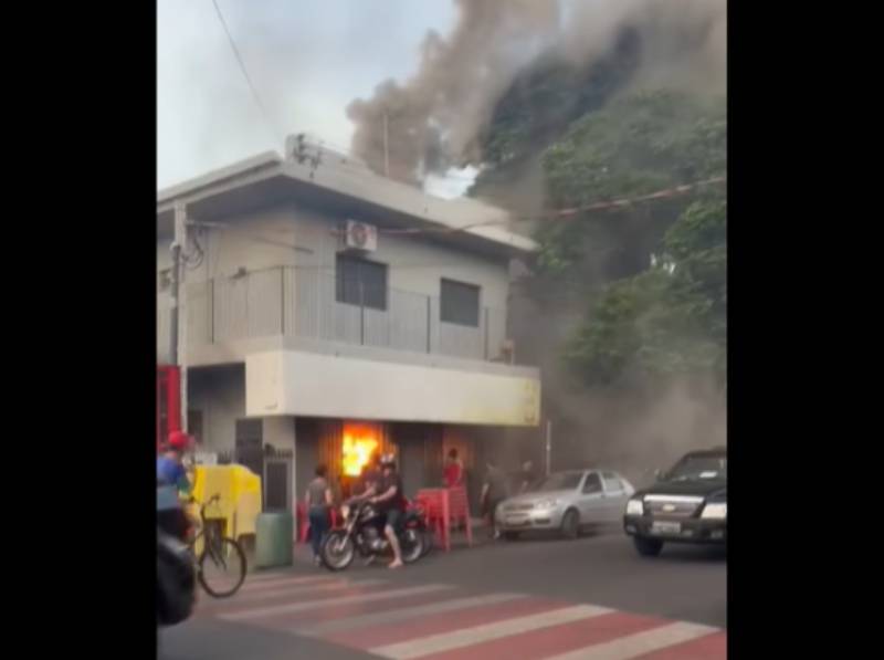 Incêndio em espetaria de Paraguaçu Paulista assusta população