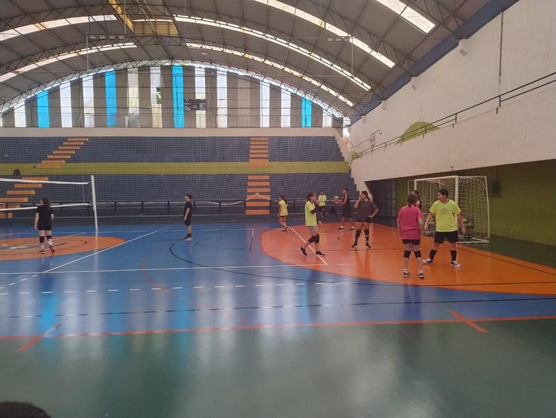 Departamento de Esporte e Lazer abre inscrições para Escolinha de Voleibol Misto