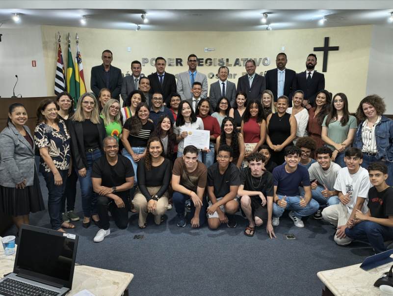 Câmara parabeniza a escola Cleia Caçapava por ser campeã no concurso Aprende Brasil Criativo