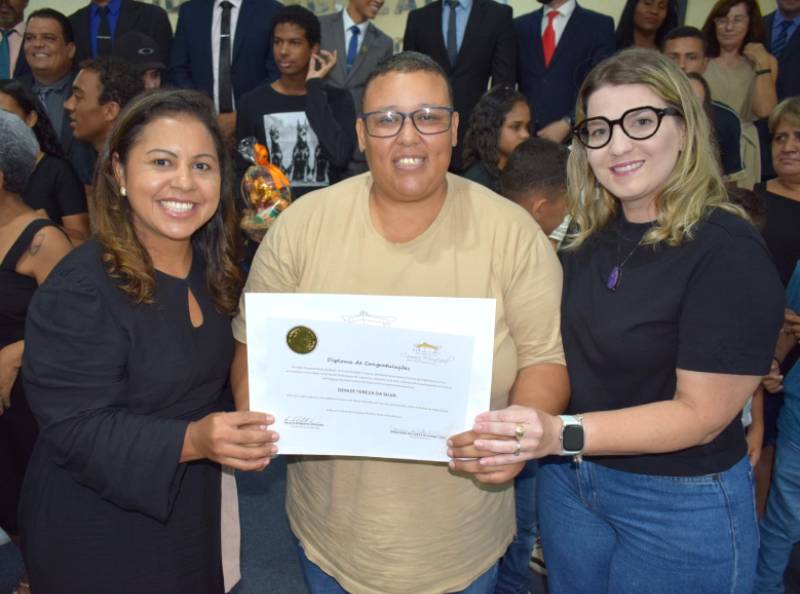 Paraguaçuense é homenageada pelos 27 anos de trabalhos musicais voluntários com crianças e jovens