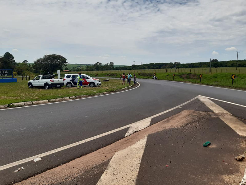 Motociclista de João Ramalho sofre acidente no trevo de Quatá