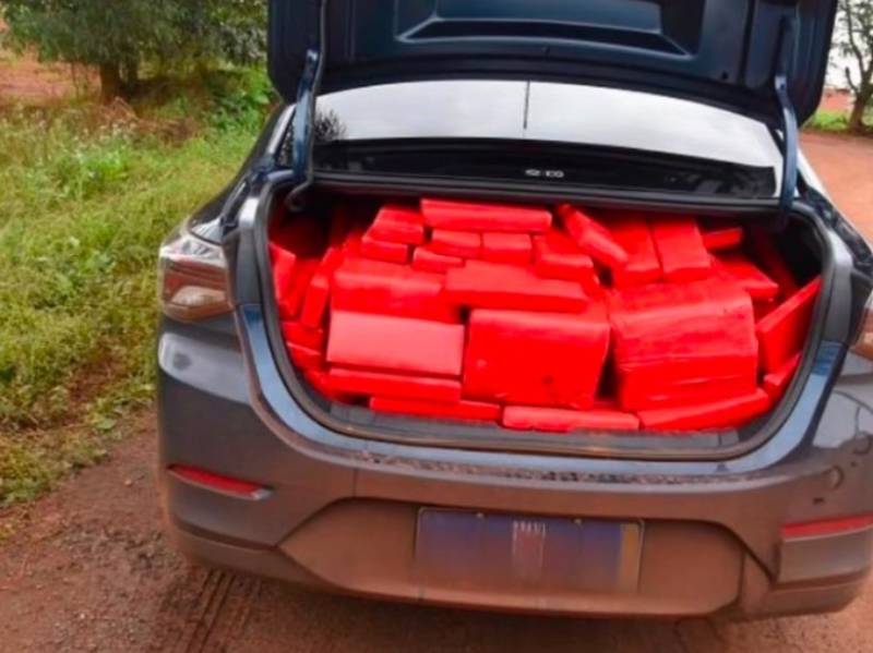 Polícia prende dupla suspeita de transportar 870 kg de maconha em Palmital