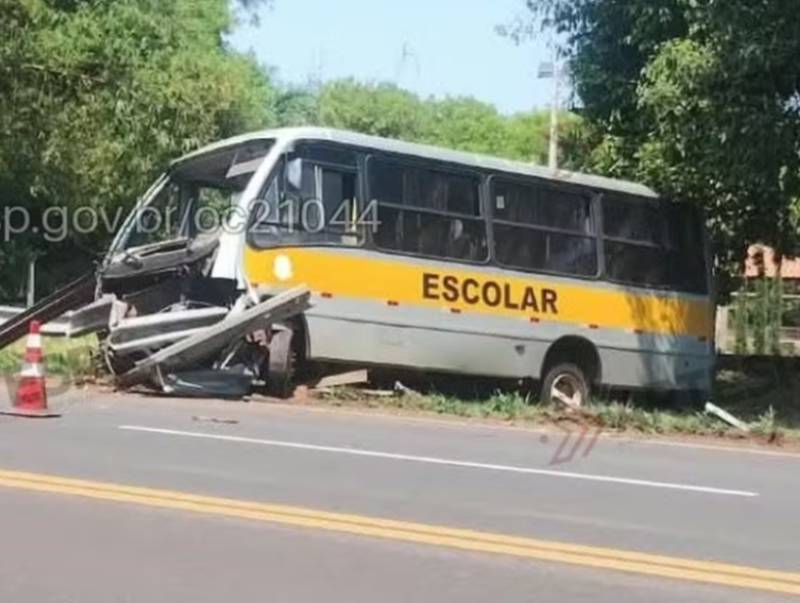 Dez pessoas ficam feridas após pneu de ônibus estourar em Tupã