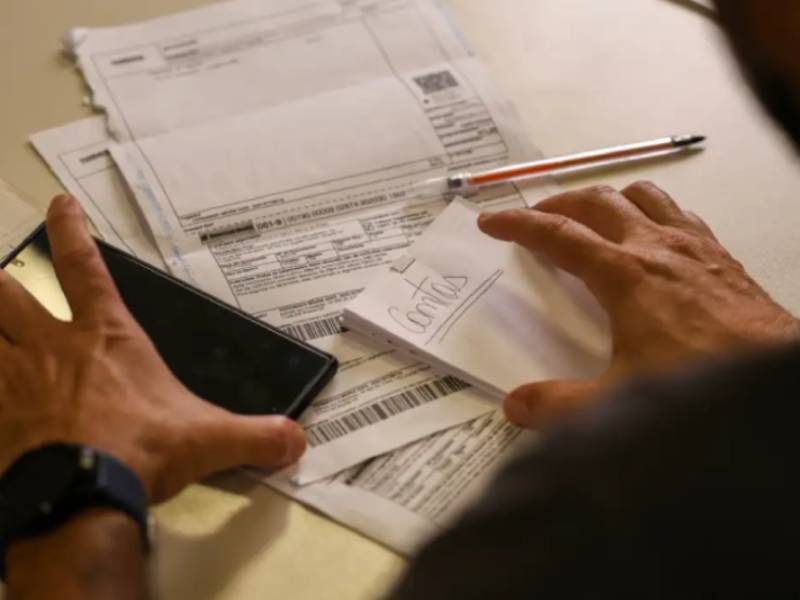 Salário mínimo de R$ 1.621 começa a ser pago nesta segunda