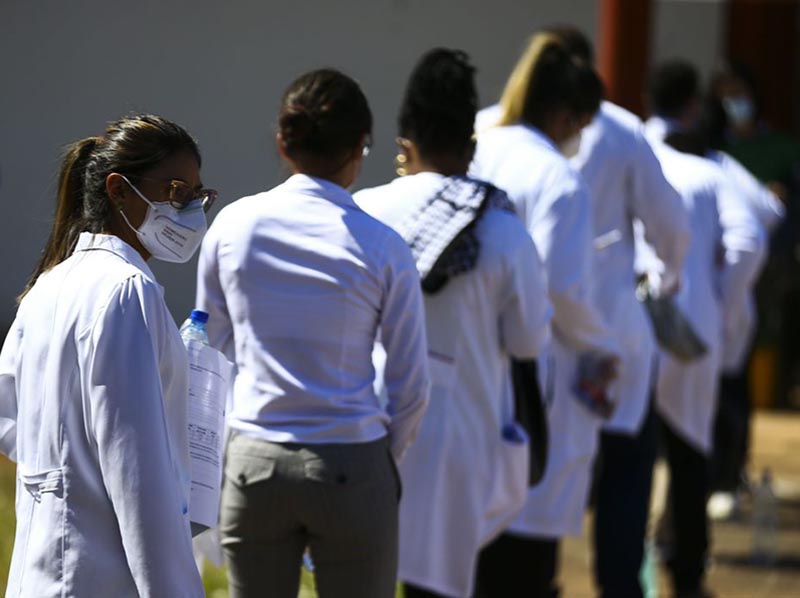 Brasil tem 546 mil médicos; proporção é de 2,56 por mil habitantes