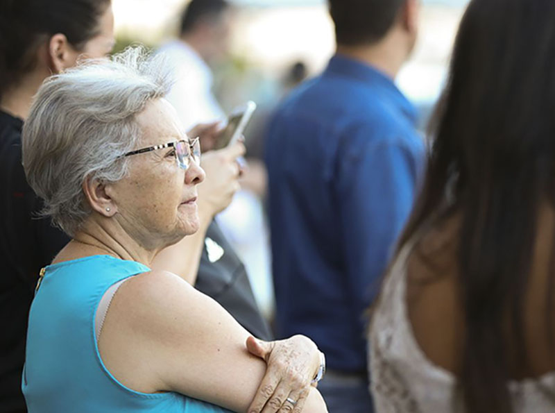 Expectativa de vida cresce 0,3 anos para brasileiros, segundo o IBGE