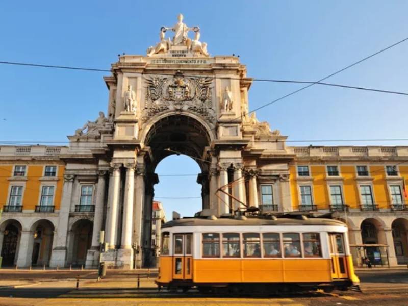 Estudantes de Paraguaçu Paulista ganham intercâmbio de 10 dias em Portugal