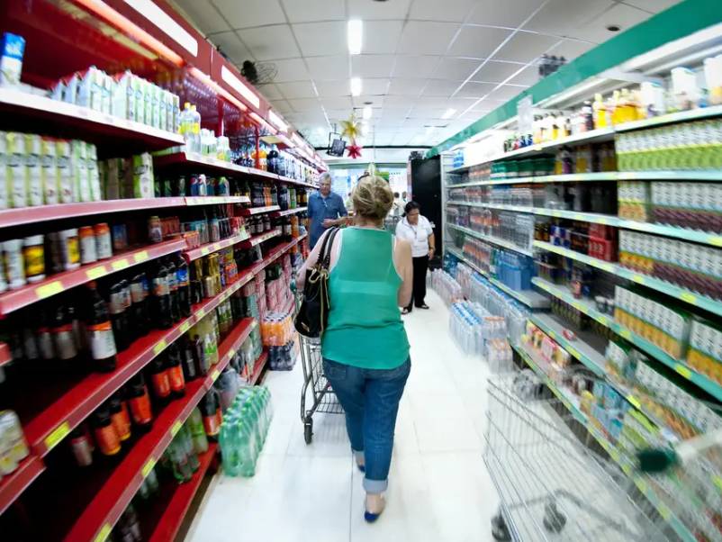 Preço da cesta básica de alimentos cai em 24 capitais, diz pesquisa