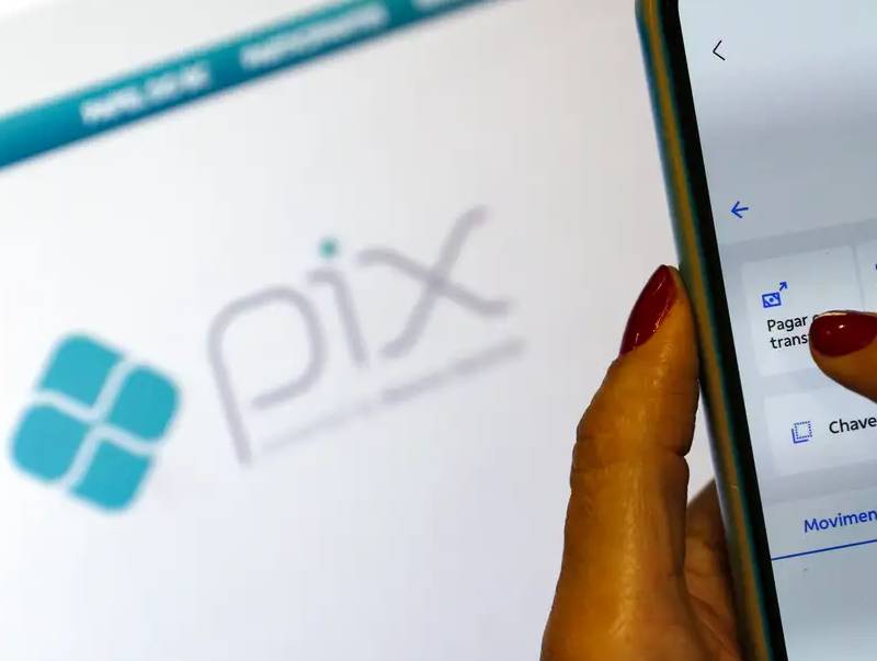Receita Federal volta a negar taxação do Pix e alerta para golpes