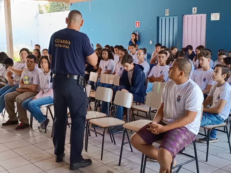 Guarda Municipal leva o Maio Amarelo para a escola Osório Lemaire de Moraes