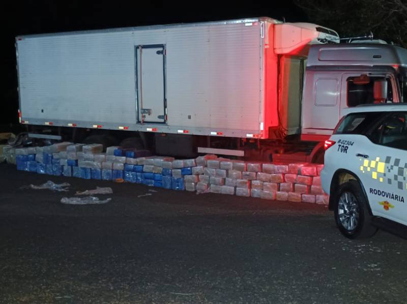 Homem é preso transportando maconha e produtos de contrabando em baú frigorífico, em Palmital