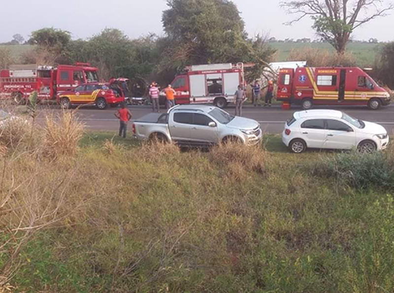 Homem morre após tombamento de caminhão em Rancharia