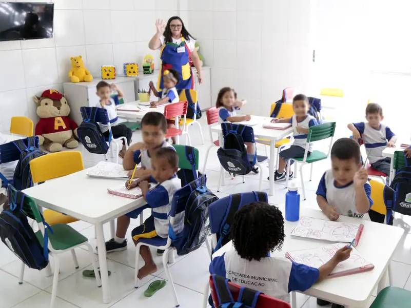 Uma em cada 10 crianças de 4 e 5 anos não vai à creche em 876 cidades