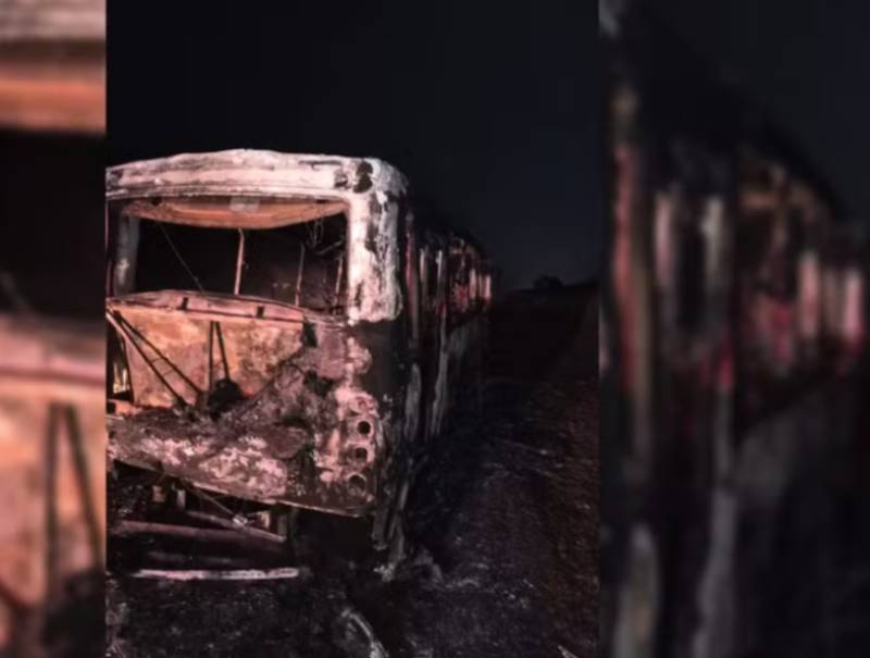 Ônibus escolar pega fogo em estrada de Ourinhos; alunos conseguiram sair ilesos