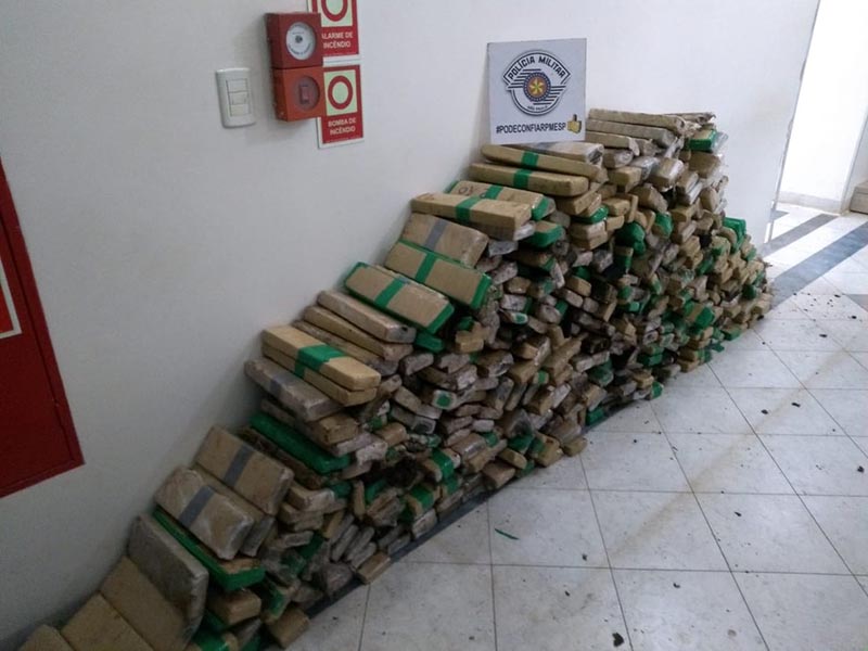 Polícia Rodoviária apreende mais de 860 quilos de maconha em Assis