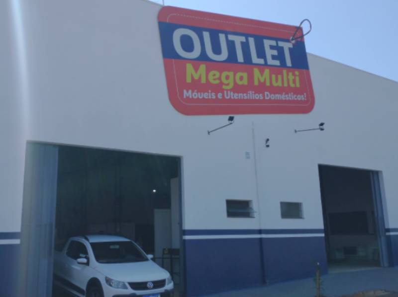 Mega Multi Outlet está recheada de novidades e tem variedade em sofás para sua casa