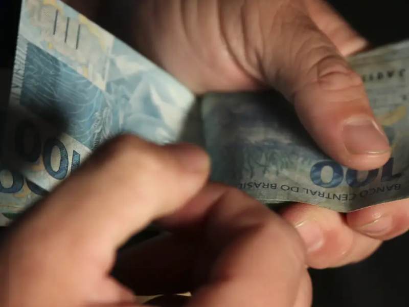 Brasileiros sacaram em dezembro R$ 429 milhões esquecidos em bancos