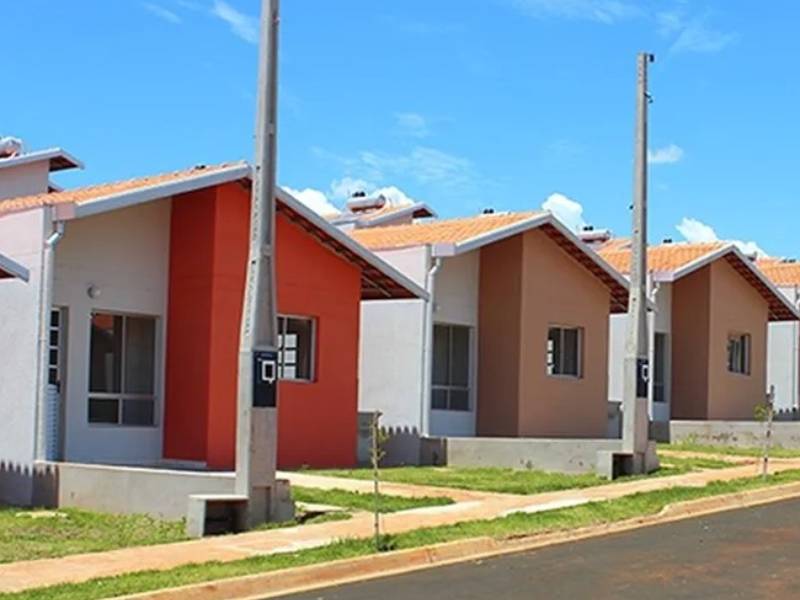Vereador critica paralisação em obras de habitação e 'canteiro de obras paradas' em Paraguaçu