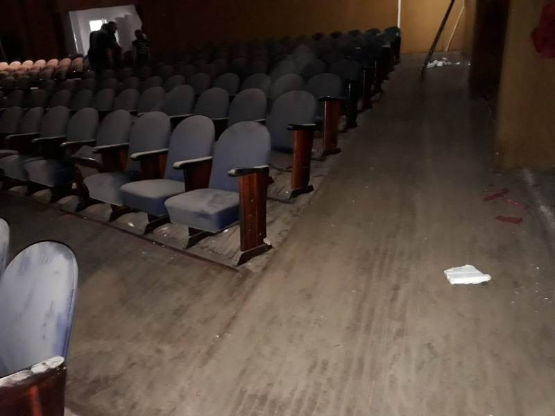 Fechado há mais de três anos: Fotos comprovam estado de deterioração do Cine Teatro
