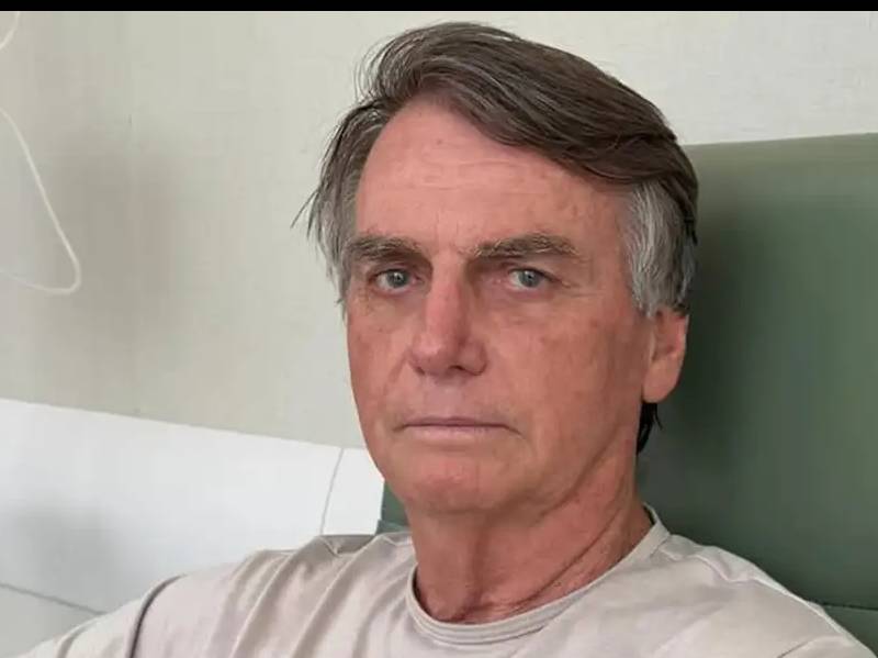Jair Bolsonaro tem alta após três semanas internado em Brasília