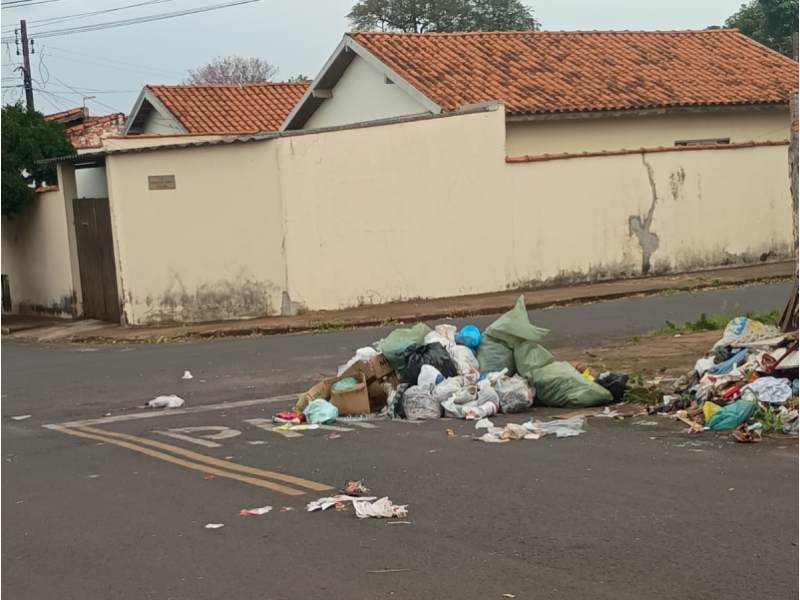 Suspensão repentina na coleta de lixo causa transtornos para a população de Paraguaçu Paulista