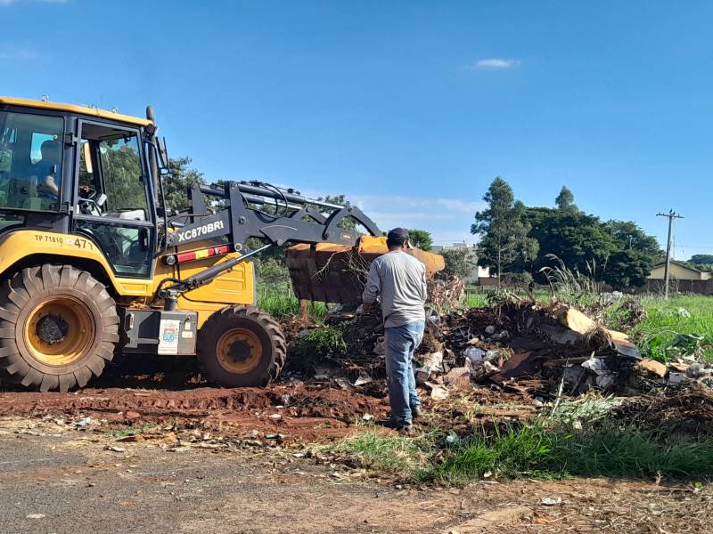 Prefeitura recolhe mais de 500 toneladas de lixo e entulhos em diversos pontos de Paraguaçu