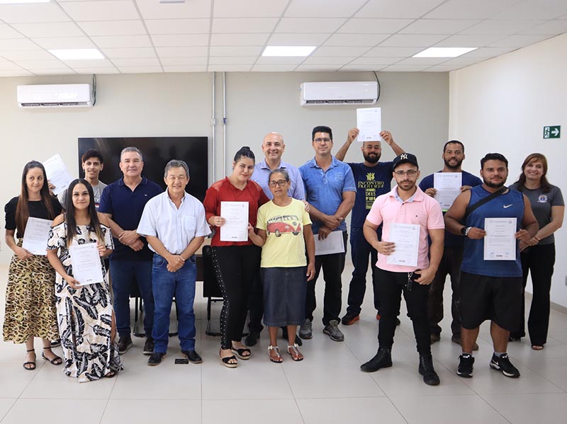 Prefeitura Municipal entrega certificados a concluintes de cursos realizados em parceria com o Senai