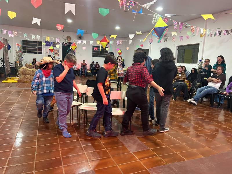 Arraiá do Ponto de Cultura reúne alunos, famílias e comunidade em noite de festa e tradição