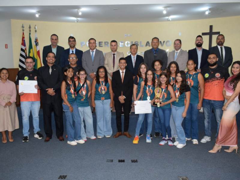 Câmara parabeniza equipe de basquete feminino de Paraguaçu por vitória na Liga Centro-Oeste Paulista